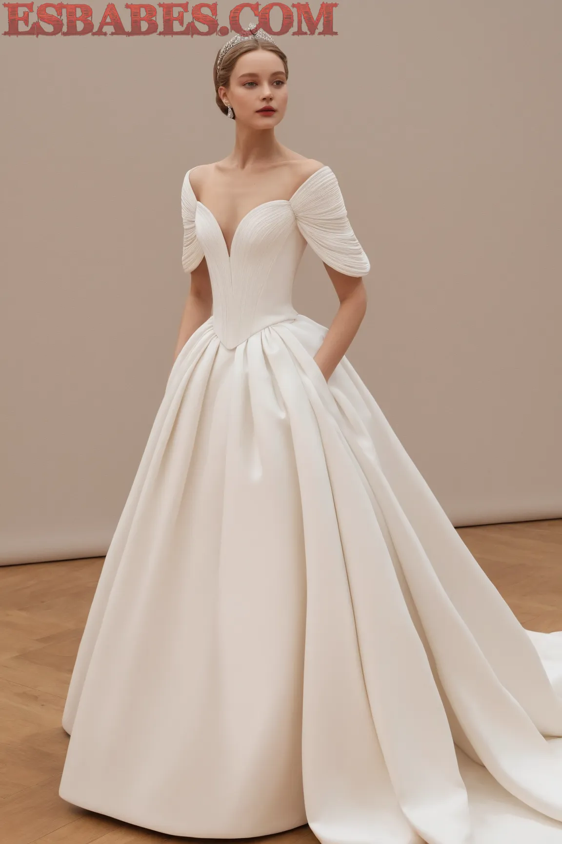 Estupenda-mujer-con-tetitas-desnudas-y-vestido-corto_9